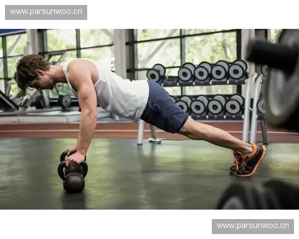 打造强健上半身：从俯卧撑入手，全面提升核心与臂力的训练计划